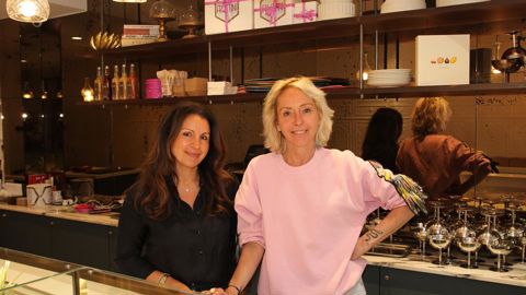 Marie-Laure et Ollivia ont fait le pari de relancer le fruit givré. © A. Tandeau